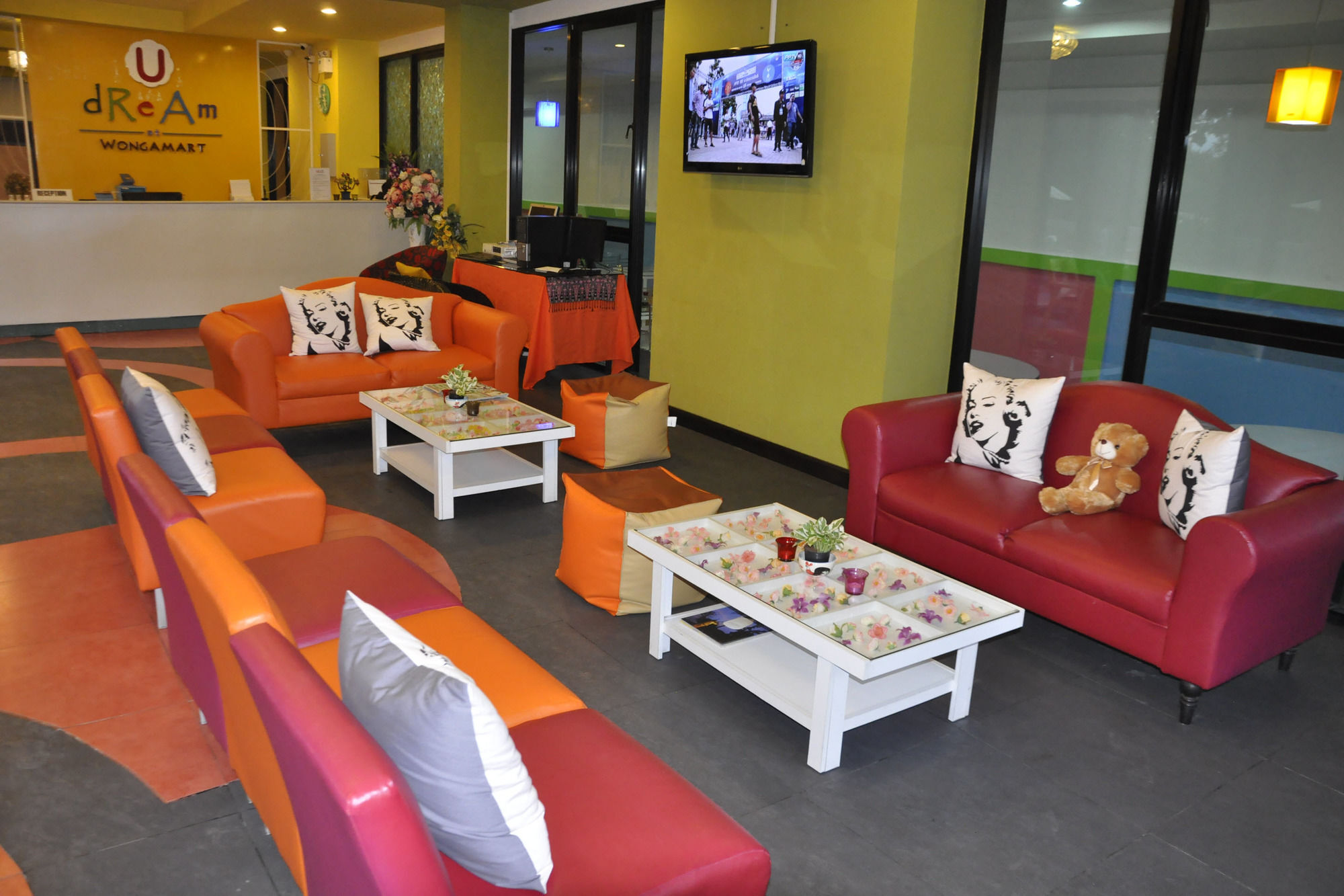 Oyo 75367 Ud Pattaya Hotel Banglamung Kültér fotó