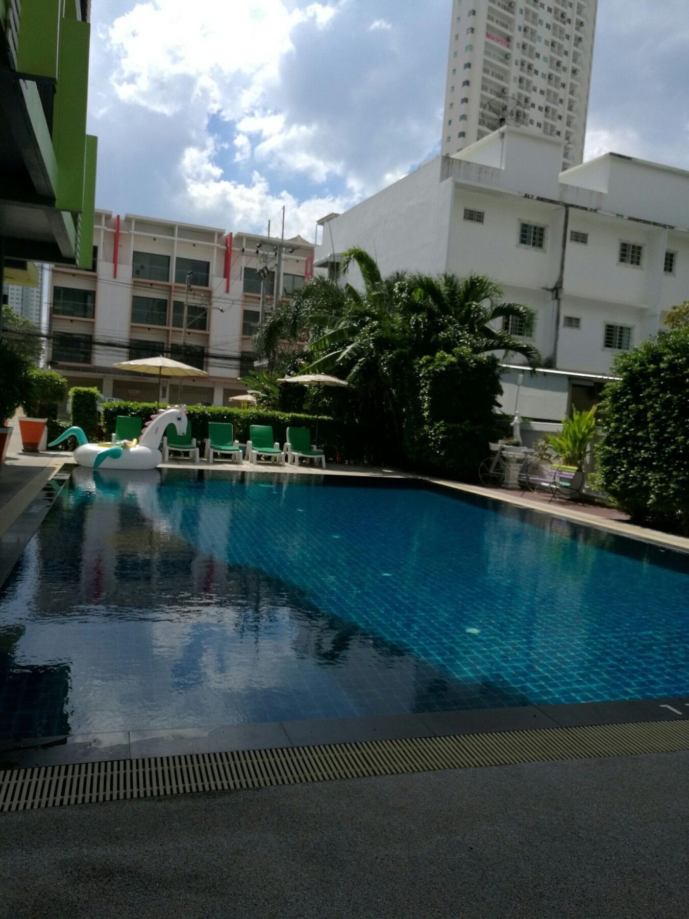 Oyo 75367 Ud Pattaya Hotel Banglamung Kültér fotó