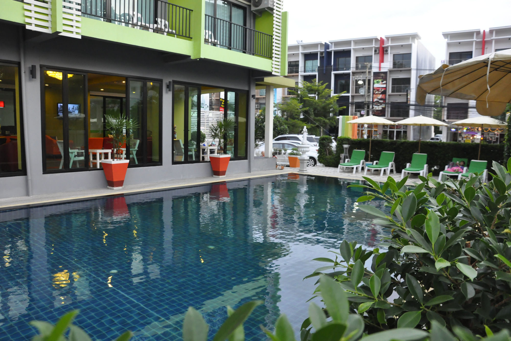 Oyo 75367 Ud Pattaya Hotel Banglamung Kültér fotó